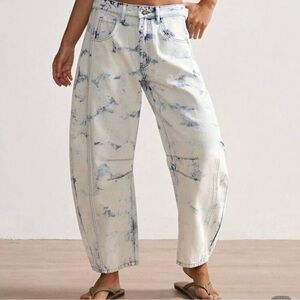 Women's Boyfriend Jeans in Blue Tie-Dye